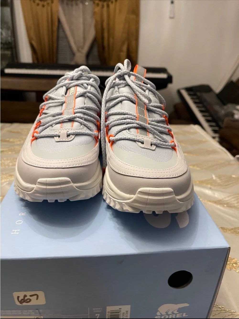 NWB Sorel women’s callsign horizon low GTX round toe white&orange sneaker size11